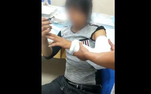 网红兔兔吃瓜视频,带你领略萌宠界的趣味生活  第1张