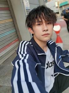 易烊千玺默默吃瓜爆料视频,揭秘娱乐圈不为人知的一面  第3张